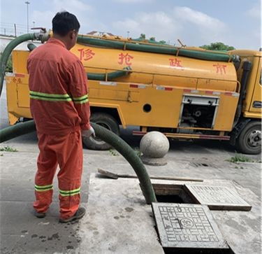 图 北京门头沟清掏化粪池抽粪备有环卫车,高压清洗疏通管道公司 北京管道维修